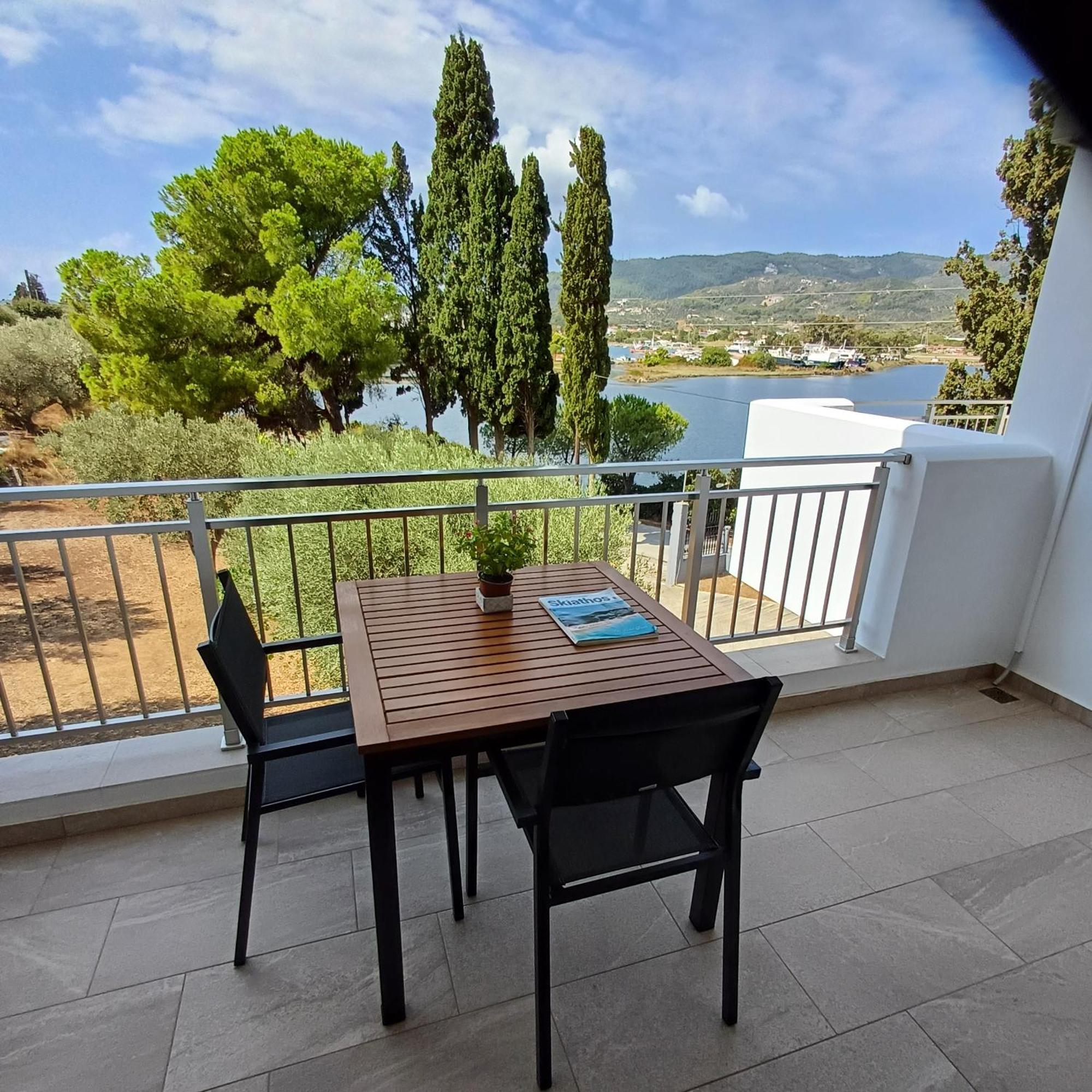 Skiathos Lagoterra Apartments Bagian luar foto